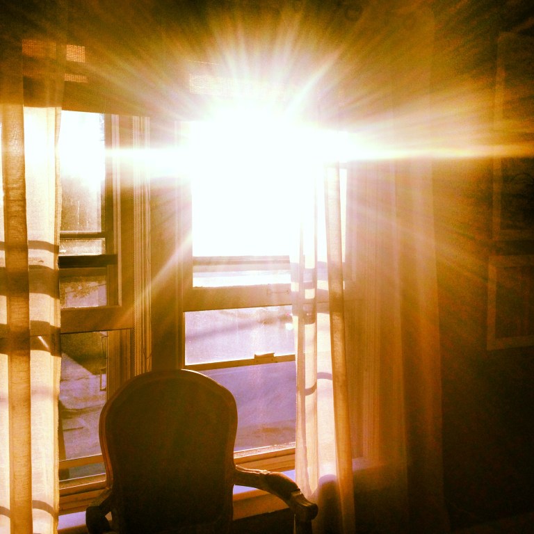 Morning sun, the signal to start seizing